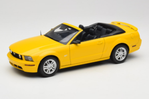 Ford Mustang GT S197 Kabriolet Screaming Yellow AUTOart 1:18 73062 Kov