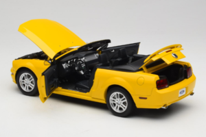Ford Mustang GT S197 Kabriolet Screaming Yellow AUTOart 1:18 73062 Kov – obrázek 5 z 8
