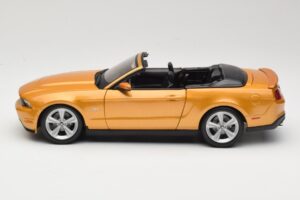 Ford Mustang GT S197 Kabriolet Zlatý Maisto 1:18 31158 Kov – obrázek 3 z 7