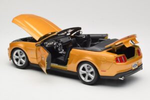 Ford Mustang GT S197 Kabriolet Zlatý Maisto 1:18 31158 Kov – obrázek 4 z 7
