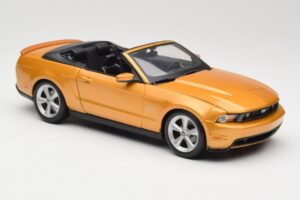 Ford Mustang GT S197 Kabriolet Zlatý Maisto 1:18 31158 Kov – obrázek 5 z 7