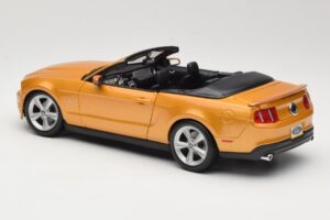 Ford Mustang GT S197 Kabriolet Zlatý Maisto 1:18 31158 Kov – obrázek 6 z 7