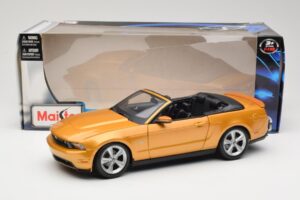 Ford Mustang GT S197 Kabriolet Zlatý Maisto 1:18 31158 Kov – obrázek 7 z 7