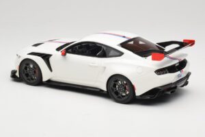 Ford Mustang GTD S650 Spirit of America Performance White GT Spirit 1:18 GT956 Pryskyřice – obrázek 5 z 6