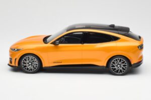 Ford Mustang Mach-E GT Performance Cyber Oranžový Otto 1:18 OT983 Pryskyřice – obrázek 3 z 6