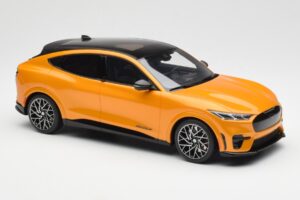 Ford Mustang Mach-E GT Performance Cyber Oranžový Otto 1:18 OT983 Pryskyřice – obrázek 4 z 6