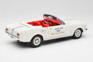 Ford Mustang Pace Car Wimbledon White Solido 1:18 81578 Kov – obrázek 3 z 8