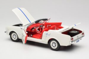 Ford Mustang Pace Car Wimbledon White Solido 1:18 81578 Kov – obrázek 5 z 8