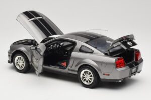 Ford Mustang S197 Shelby GT500 40th Anniversary Šedý Shelby Collectibles 1:18 DC075005 Kov – obrázek 5 z 8