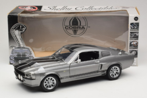 Ford Mustang Shelby GT500 Eleanor Shelby Collectibles 1:18 9081 Kov – obrázek 8 z 8