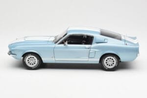 Ford Mustang Shelby GT500 Světle Modrý Metalický S Bílými Pruhy AUTOart 1:18 72907 Kov – obrázek 4 z 8
