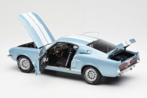 Ford Mustang Shelby GT500 Světle Modrý Metalický S Bílými Pruhy AUTOart 1:18 72907 Kov – obrázek 5 z 8