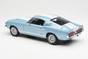Ford Mustang Shelby GT500 Světle Modrý Metalický S Bílými Pruhy AUTOart 1:18 72907 Kov – obrázek 7 z 8
