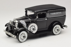 Ford Panel Car Police Patrol Signature Models 1:18 18143 Kov