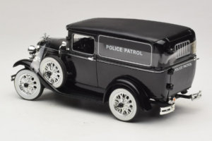 Ford Panel Car Police Patrol Signature Models 1:18 18143 Kov – obrázek 5 z 6