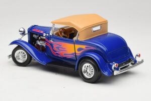 Ford Roadster Street Rod Modrý with Fire Road Signature 1:18 92249 Kov – obrázek 7 z 8