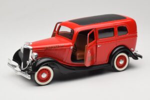 Ford Sedan Červený Solido 1:18 8066 Kov – obrázek 2 z 8