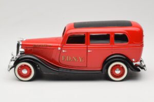 Ford Sedan Červený Solido 1:18 8066 Kov – obrázek 4 z 8