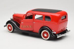 Ford Sedan Červený Solido 1:18 8066 Kov – obrázek 5 z 8