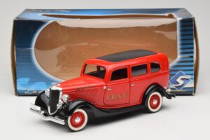 Ford Sedan Červený Solido 1:18 8066 Kov – obrázek 8 z 8