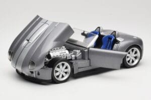 Shelby Cobra Kabriolet Grey Metallic Hot Wheels 1:18 G7220 Kov – obrázek 2 z 8