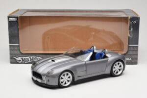 Shelby Cobra Kabriolet Grey Metallic Hot Wheels 1:18 G7220 Kov – obrázek 8 z 8