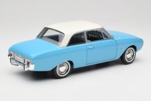 Ford Taunus 12M P1 Taunus Blue Revell 1:18 08880 Kov – obrázek 3 z 8