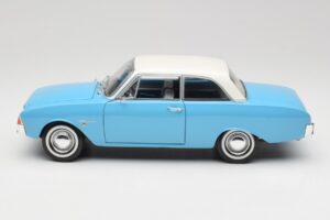 Ford Taunus 12M P1 Taunus Blue Revell 1:18 08880 Kov – obrázek 4 z 8