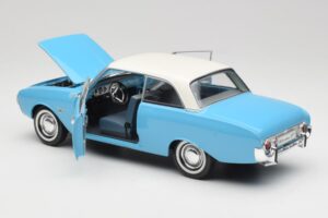 Ford Taunus 12M P1 Taunus Blue Revell 1:18 08880 Kov – obrázek 5 z 8