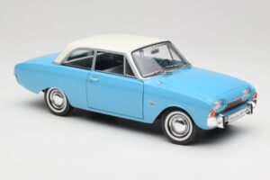 Ford Taunus 12M P1 Taunus Blue Revell 1:18 08880 Kov – obrázek 6 z 8