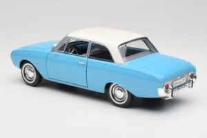 Ford Taunus 12M P1 Taunus Blue Revell 1:18 08880 Kov – obrázek 7 z 8