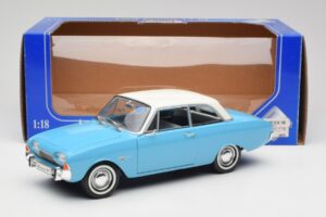 Ford Taunus 12M P1 Taunus Blue Revell 1:18 08880 Kov – obrázek 8 z 8