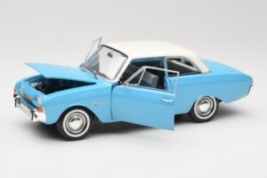 Ford Taunus 17M P2 Modrý Revell 1:18 08817 Kov – obrázek 2 z 8