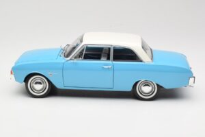 Ford Taunus 17M P2 Modrý Revell 1:18 08817 Kov – obrázek 4 z 8