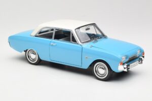 Ford Taunus 17M P2 Modrý Revell 1:18 08817 Kov – obrázek 6 z 8