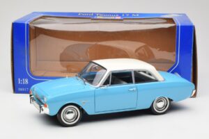 Ford Taunus 17M P2 Modrý Revell 1:18 08817 Kov – obrázek 8 z 8