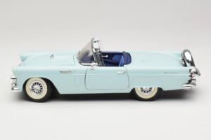 Ford Thunderbird Zelený Revell 1:18 8804-G1 Kov – obrázek 4 z 8