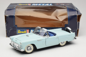 Ford Thunderbird Zelený Revell 1:18 8804-G1 Kov – obrázek 8 z 8