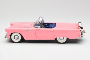Ford Thunderbird Růžový Revell 1:18 8804 Kov – obrázek 4 z 8