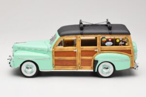 Ford Woody Panel Wagon Mátově Zelený Road Signature 1:18 20028 Kov – obrázek 4 z 8