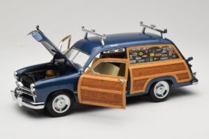 Ford Woody Station Wagon Bayview Blue Surf Shop Motor City 1:18 60002 Kov – obrázek 2 z 8