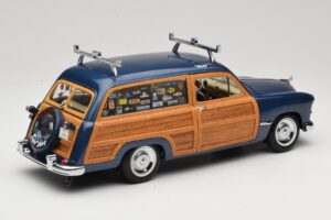 Ford Woody Station Wagon Bayview Blue Surf Shop Motor City 1:18 60002 Kov – obrázek 3 z 8