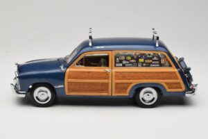 Ford Woody Station Wagon Bayview Blue Surf Shop Motor City 1:18 60002 Kov – obrázek 4 z 8