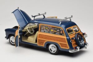 Ford Woody Station Wagon Bayview Blue Surf Shop Motor City 1:18 60002 Kov – obrázek 5 z 8