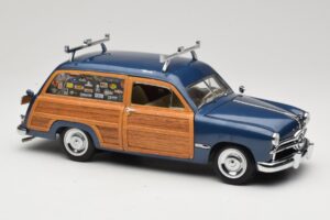 Ford Woody Station Wagon Bayview Blue Surf Shop Motor City 1:18 60002 Kov – obrázek 6 z 8