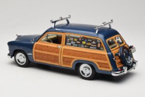 Ford Woody Station Wagon Bayview Blue Surf Shop Motor City 1:18 60002 Kov – obrázek 7 z 8
