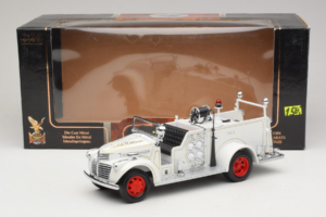 GMC Hasičské Auto Bílý Road Signature 1:18 20068 Kov – obrázek 9 z 9