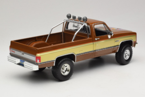 GMC K-2500 Sierra Grande Hnědý GreenLight 1:18 13560 Kov – obrázek 3 z 8