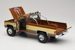 GMC K-2500 Sierra Grande Hnědý GreenLight 1:18 13560 Kov – obrázek 5 z 8