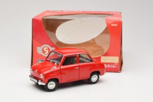 Goggomobil T 250 Červený Revell 1:18 8952 Kov – obrázek 7 z 7